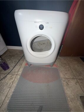 Automatic Litter Box with 8 bottles of purifying liquid